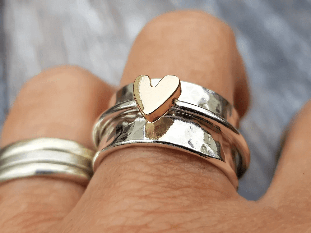 Anello in argento con cuore dorato