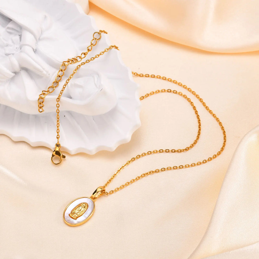 Collana con Ciondolo Ovale della Madonna in Oro