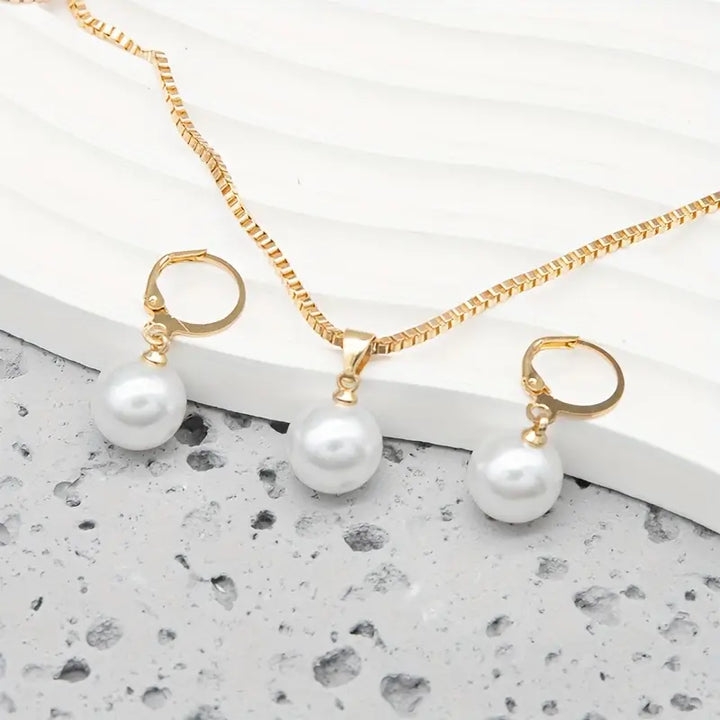 Set di gioielli eleganti con perle