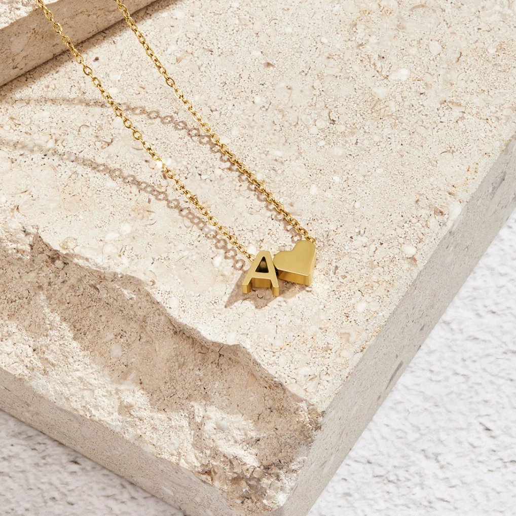 Collana Iniziale Senza Tempo con Ciondolo a Cuore